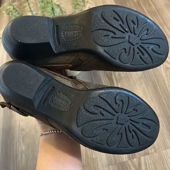 WOMENS BORN BRAND GENUINE SUEDE BLOCK HEEL BOOTIES WITH BUCKLES DARK BROWN SZ 6 - Picture 8 of 10